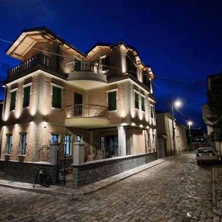 Bujtina Behram Hotell Korça Exteriör bild