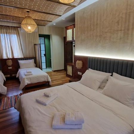 Bujtina Behram Hotell Korça Exteriör bild