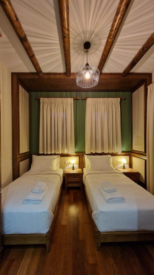 Bujtina Behram Hotell Korça Exteriör bild