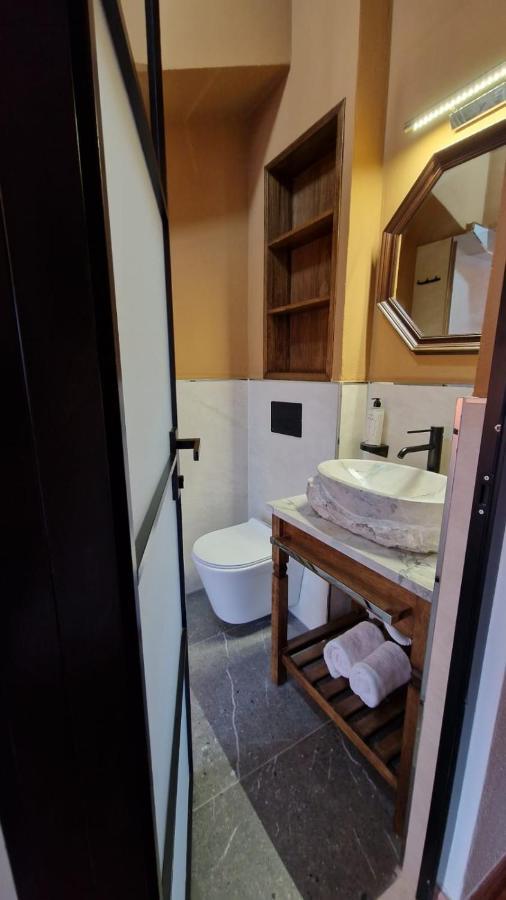 Bujtina Behram Hotell Korça Exteriör bild
