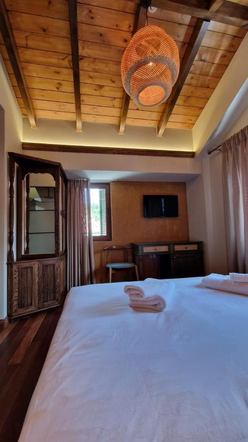 Bujtina Behram Hotell Korça Exteriör bild