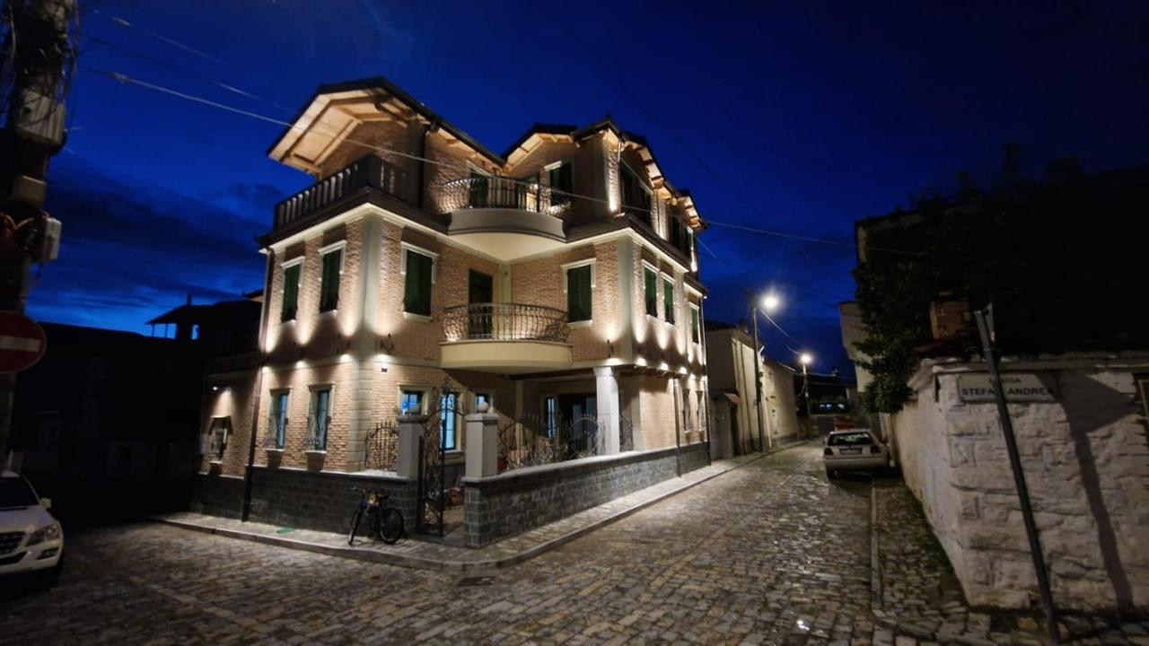 Bujtina Behram Hotell Korça Exteriör bild