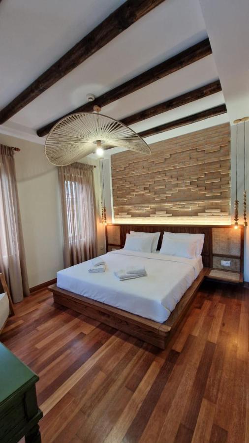 Bujtina Behram Hotell Korça Exteriör bild