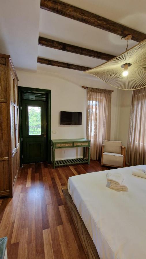 Bujtina Behram Hotell Korça Exteriör bild