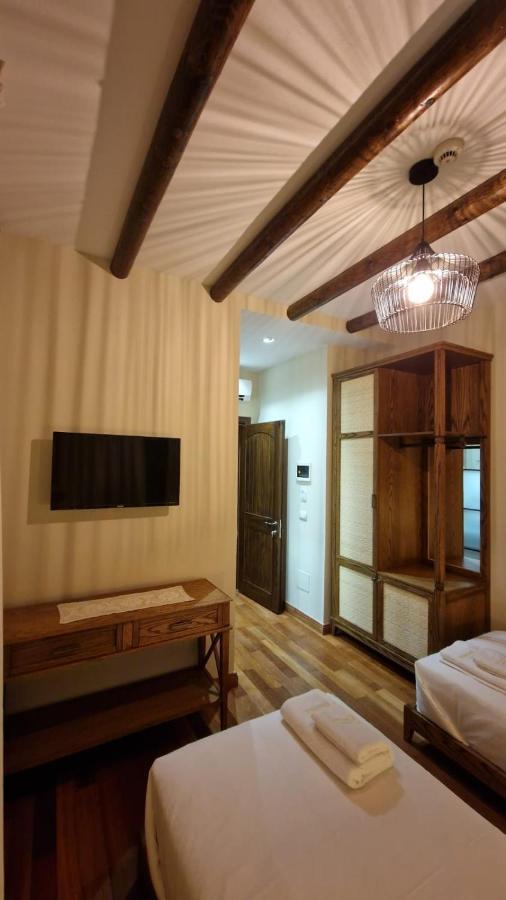 Bujtina Behram Hotell Korça Exteriör bild