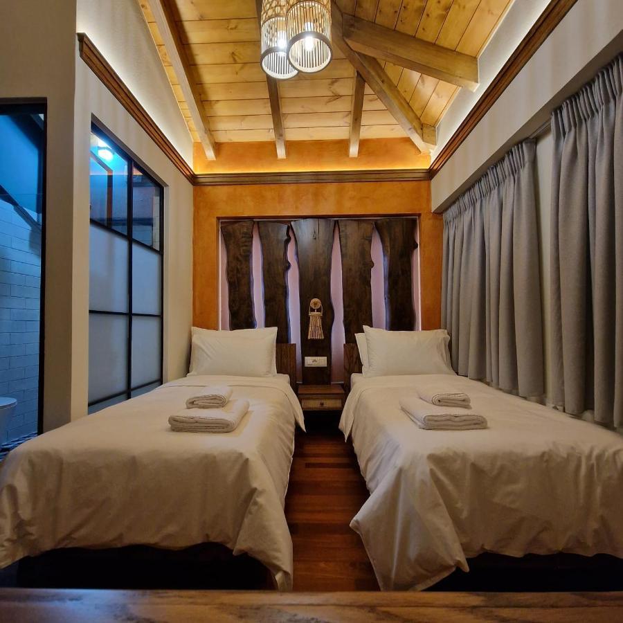 Bujtina Behram Hotell Korça Exteriör bild