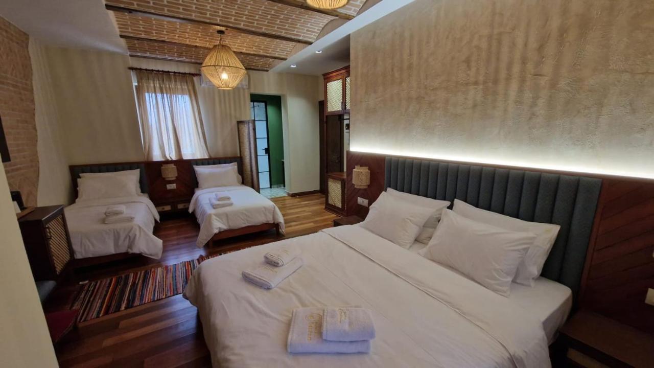 Bujtina Behram Hotell Korça Exteriör bild
