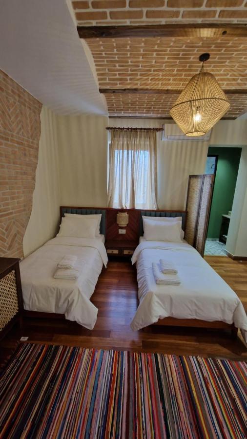 Bujtina Behram Hotell Korça Exteriör bild