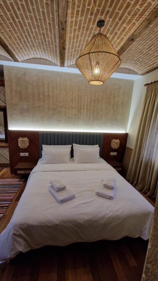 Bujtina Behram Hotell Korça Exteriör bild